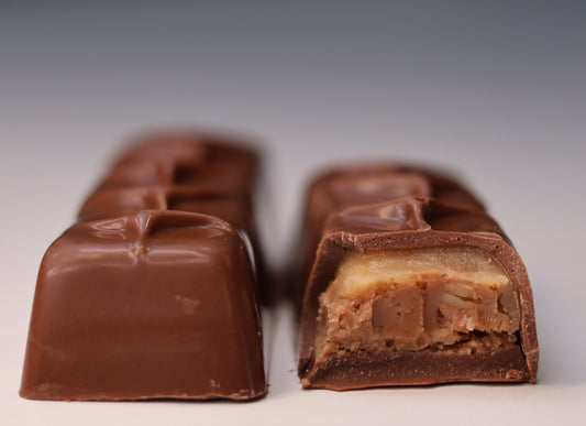 Baton de ciocolată cu unt de arahide și caramel 76g