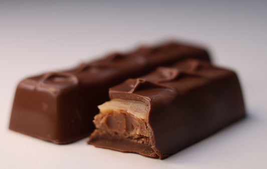 Baton de ciocolată cu unt de arahide și caramel 76g