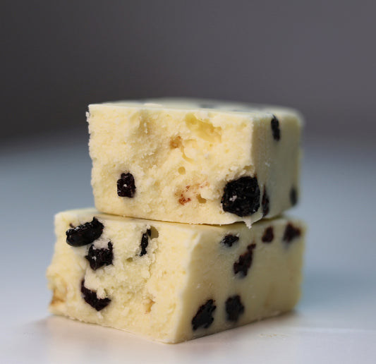 Ciocolată de casă albă cu coacăze 100g