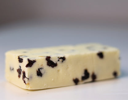 Ciocolată de casă albă cu coacăze 100g