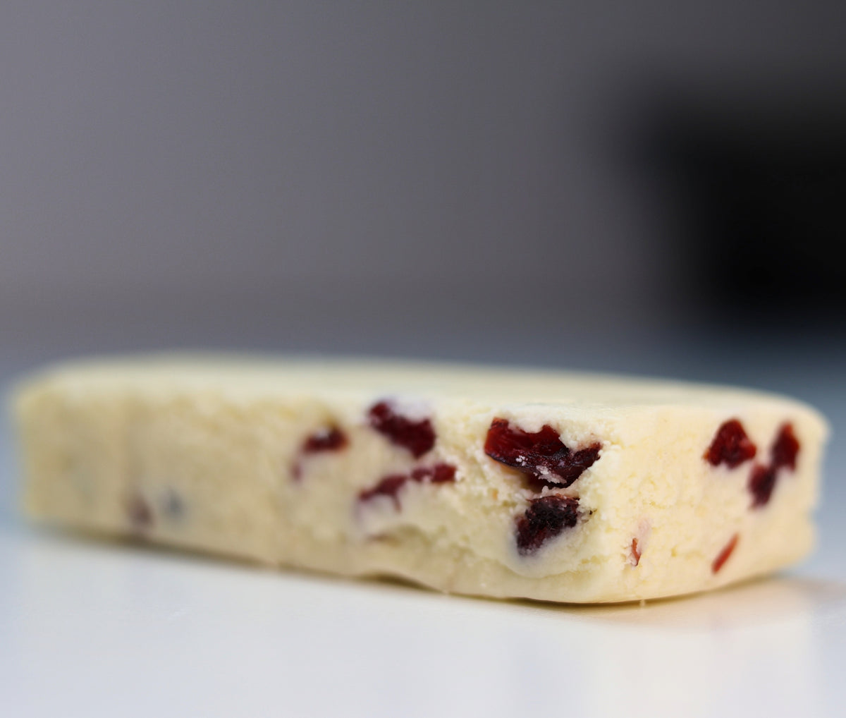 Ciocolată de casă albă cu merișoare 100g
