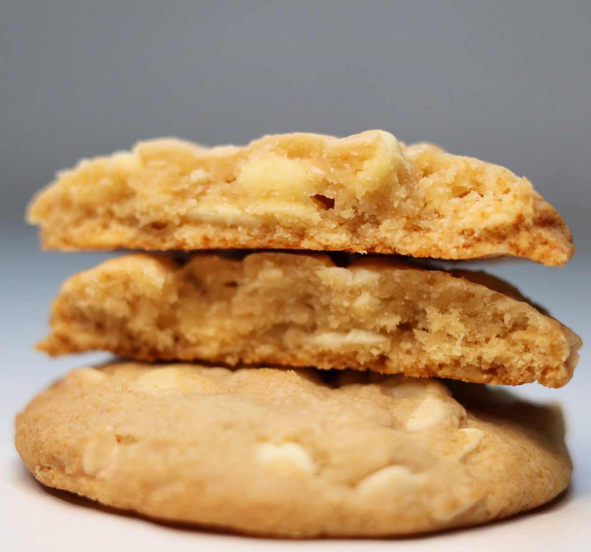 Biscuit cu ciocolată albă 80g