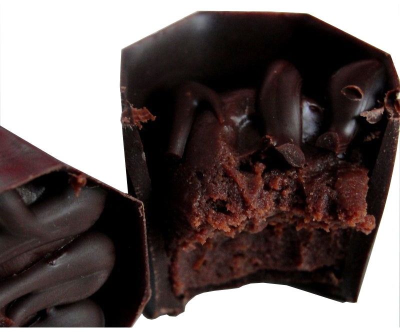 Praline de ciocolata cu lapte, capsuni si apa de trandafiri